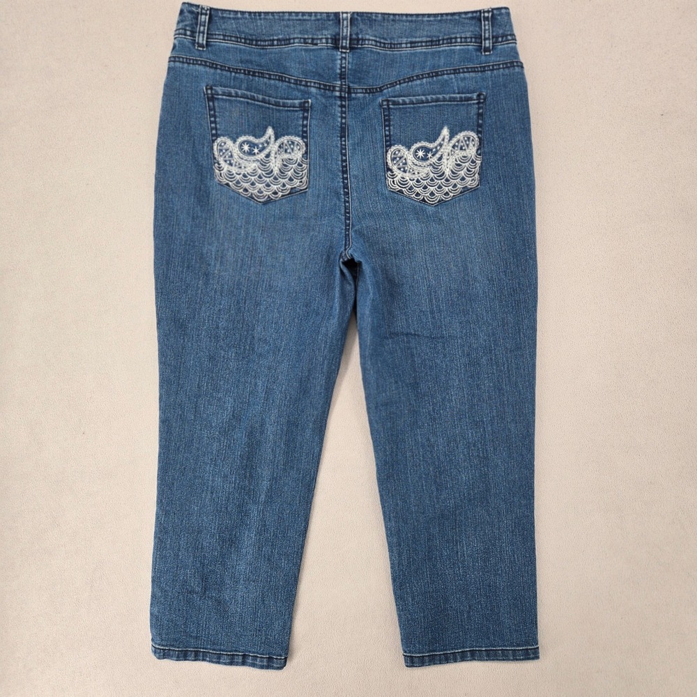 Chico's Women Size 1.5 Blue Capri Jeans Embroidered Paisley Boho Casual Denim